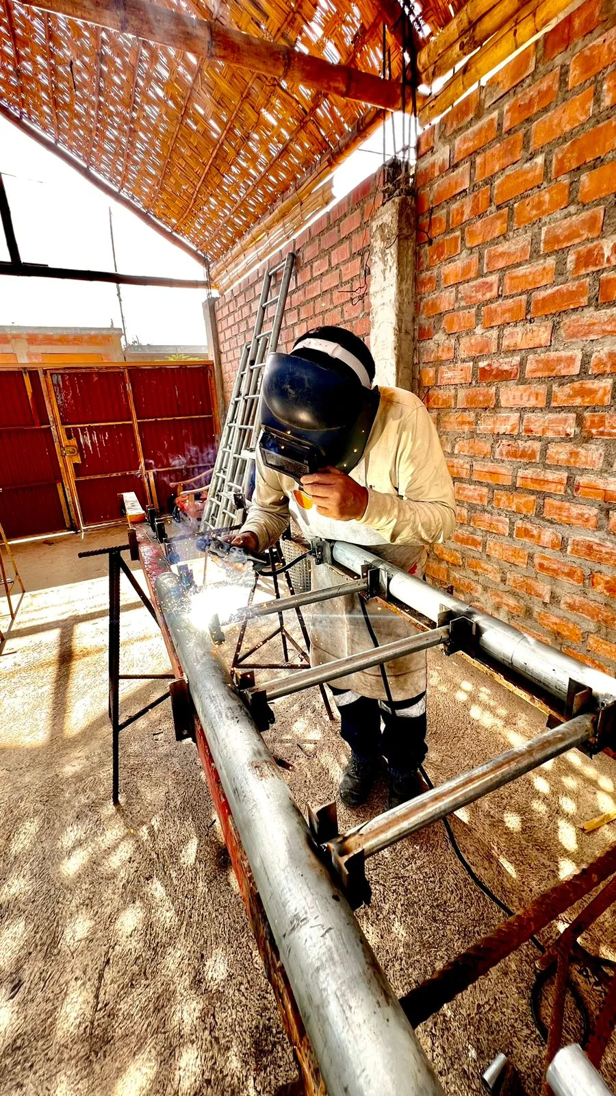 Fabricación e instalación de 67 escaleras · fotografía 2