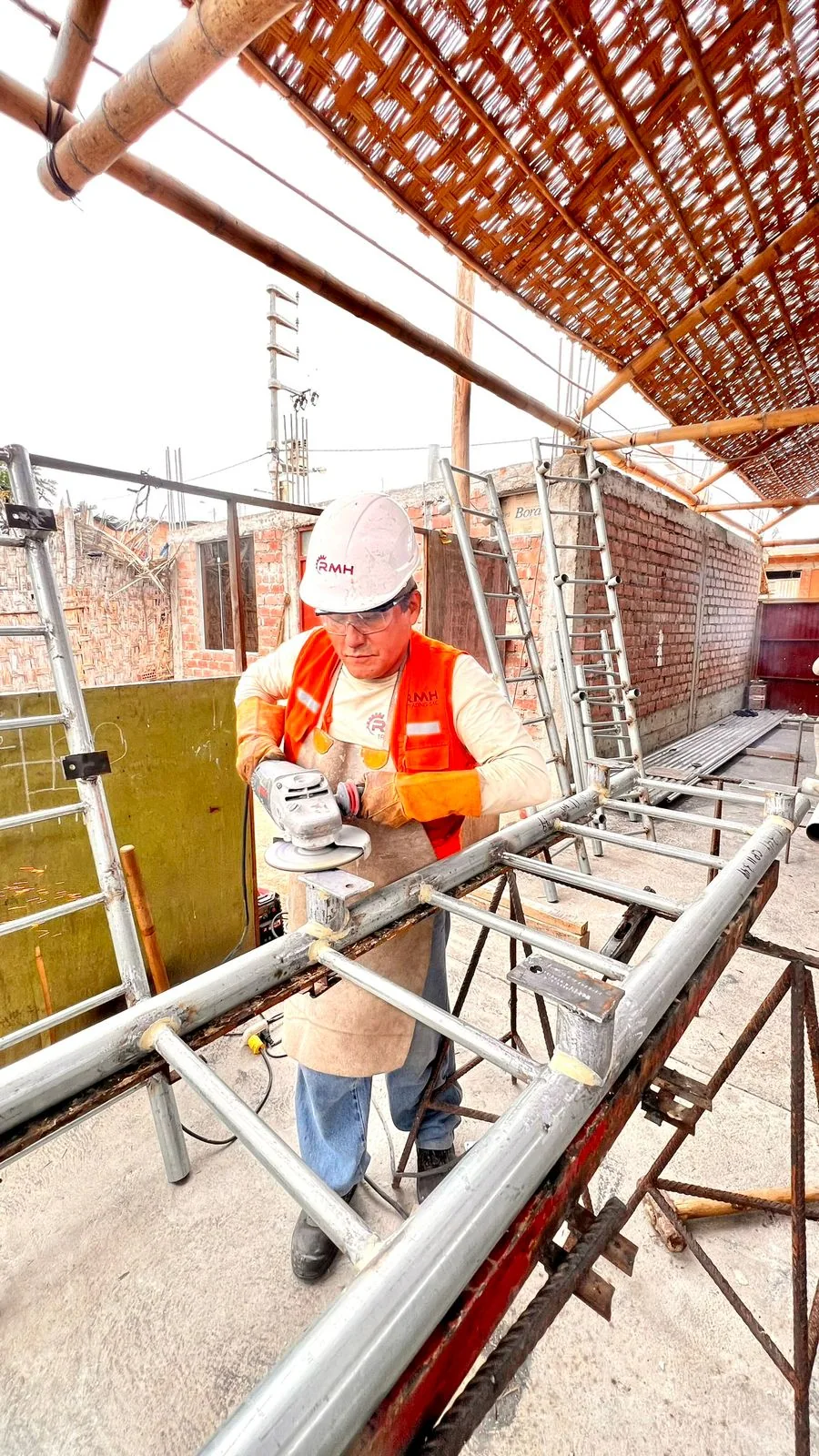 Fabricación e instalación de 67 escaleras · fotografía 4