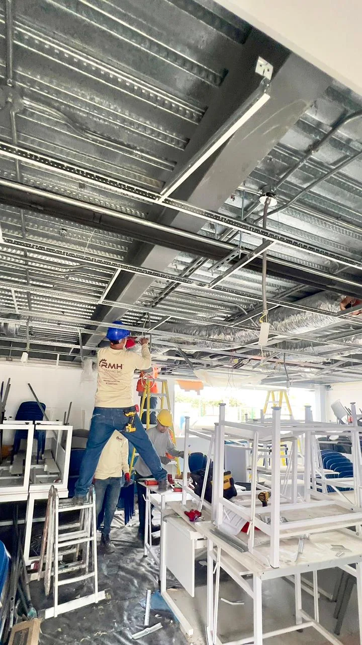 Implementación e instalación de cielo raso · fotografía 7