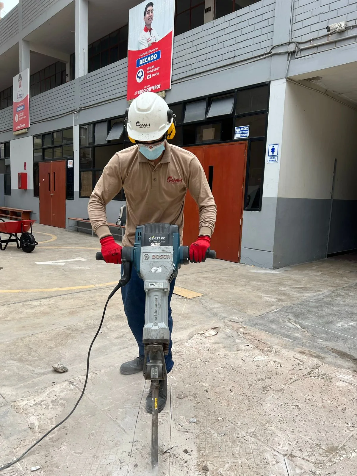 Trabajos de adecuación en Colegio Saco Oliveros · fotografía 13