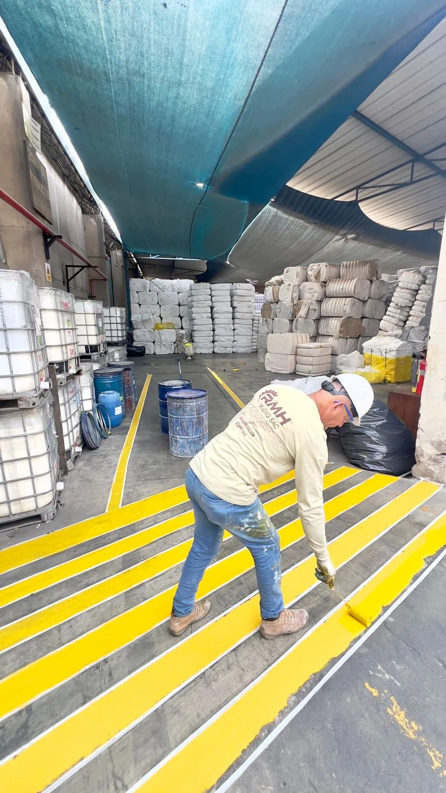 Pintado de señalizaciones de planta · fotografía 1