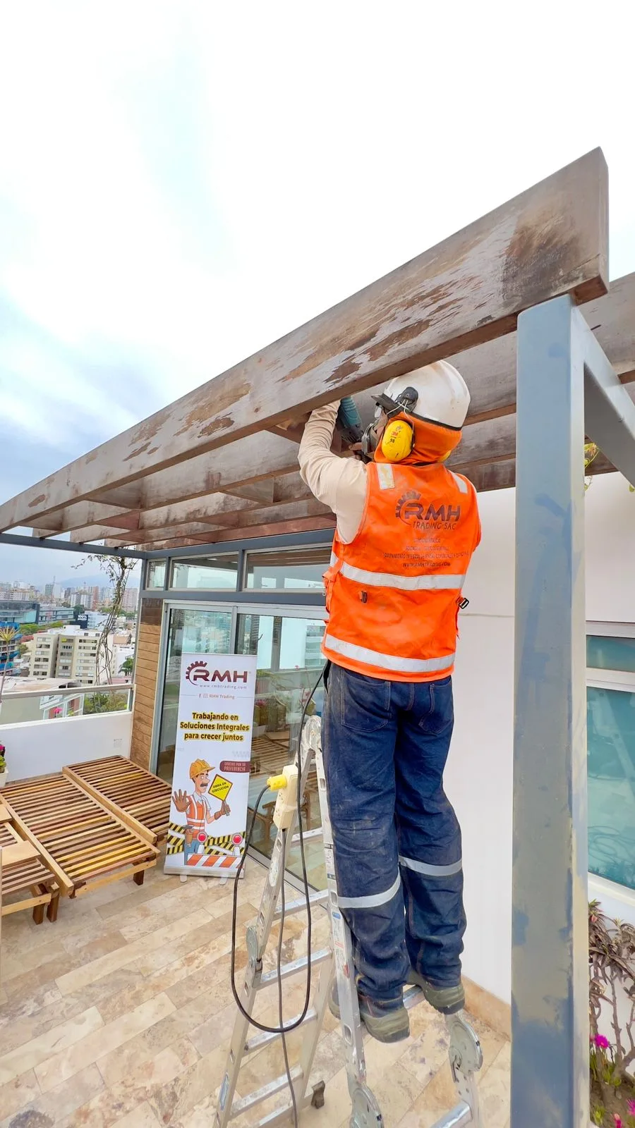 Tratamiento de madera en penthouse de San Isidro · fotografía 7
