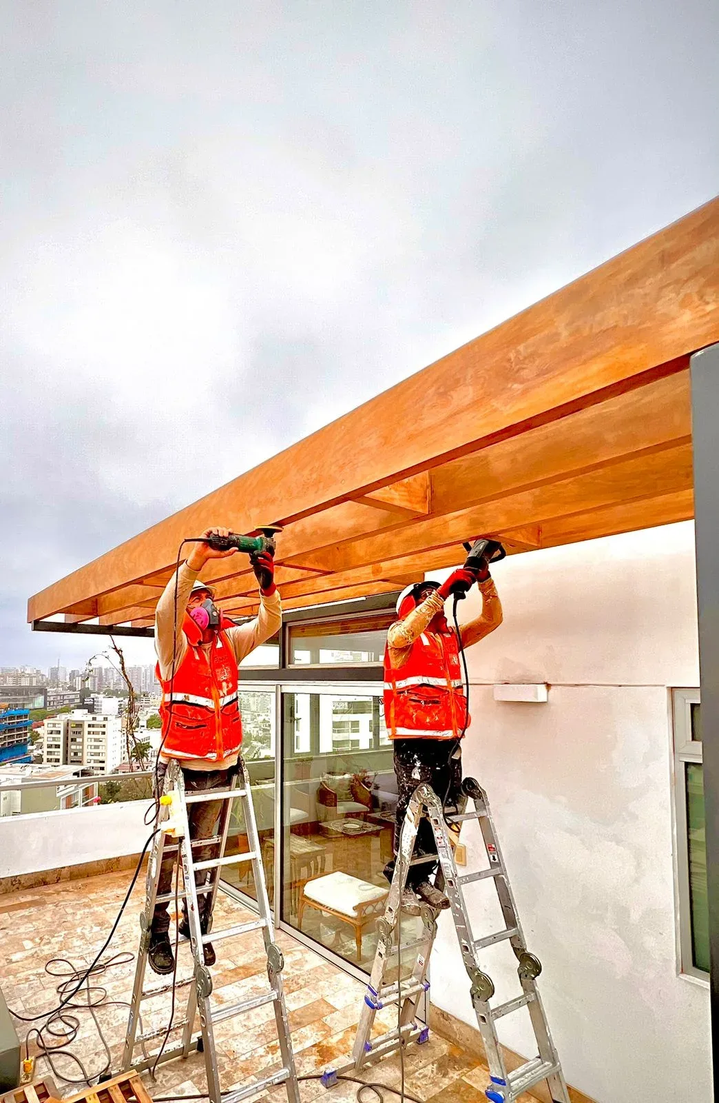 Tratamiento de madera en penthouse de San Isidro · fotografía 8